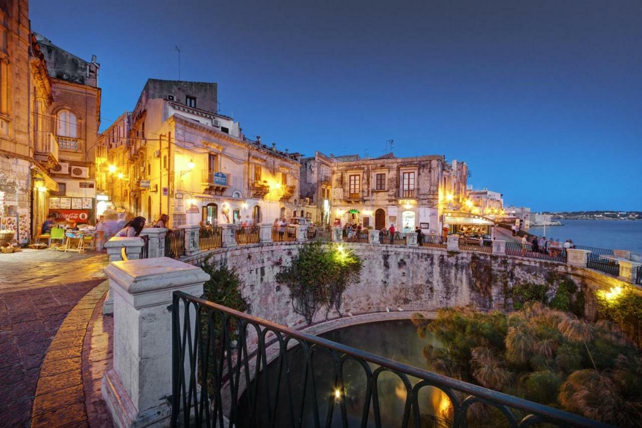 Casa Corso Umberto I, Historic Main Street Apartament
